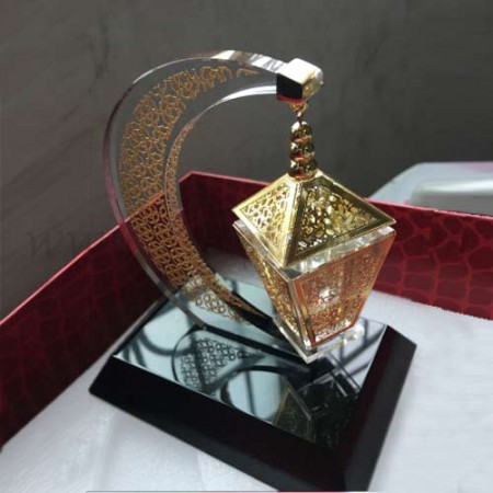 crystal-lantern-with-perfume-bottle